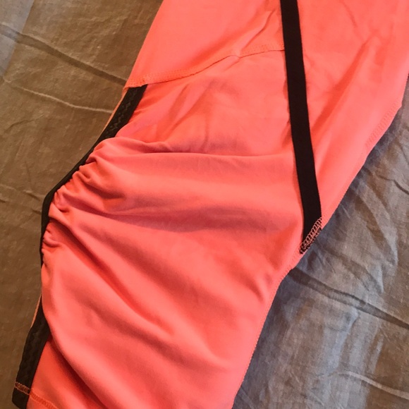 Lululemon capris - Picture 3 of 5